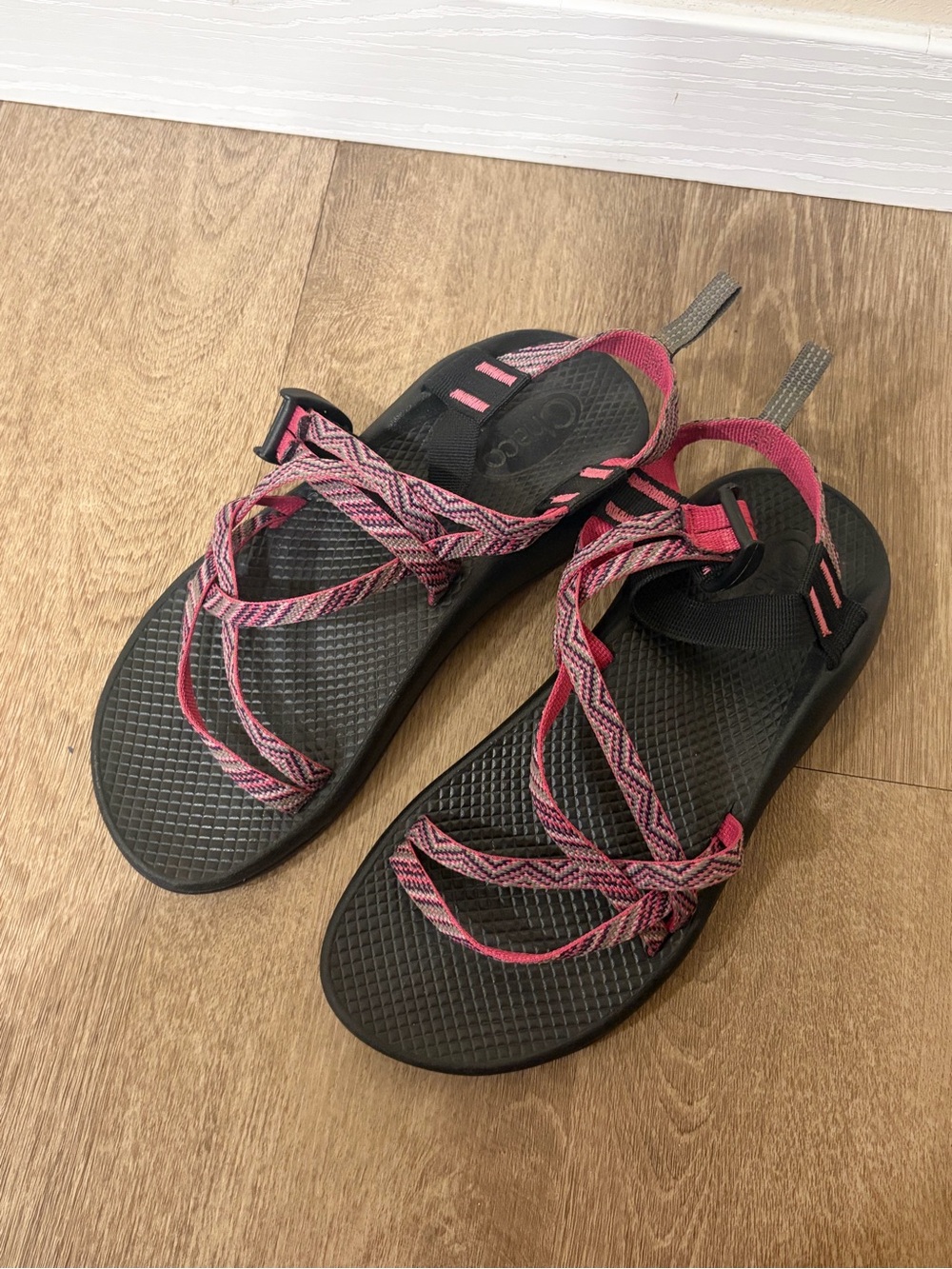 Chacos Women's ZX2 Pink White Print Hiking Sandals I Size 6 - Picture 2 of 4